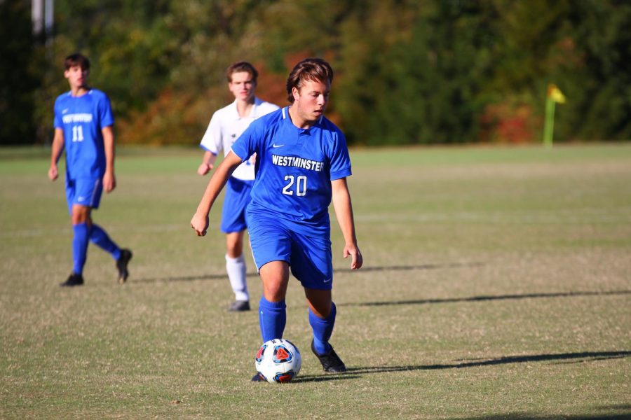 Senior+Will+Mason+dribbles+the+ball+down+the+field+in+a+game+against+Duchesne+on+Senior+Night.