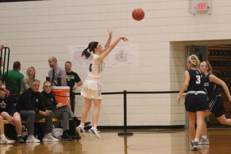Girls Basketball Wins Troy Tournament; Starts Season 3-0