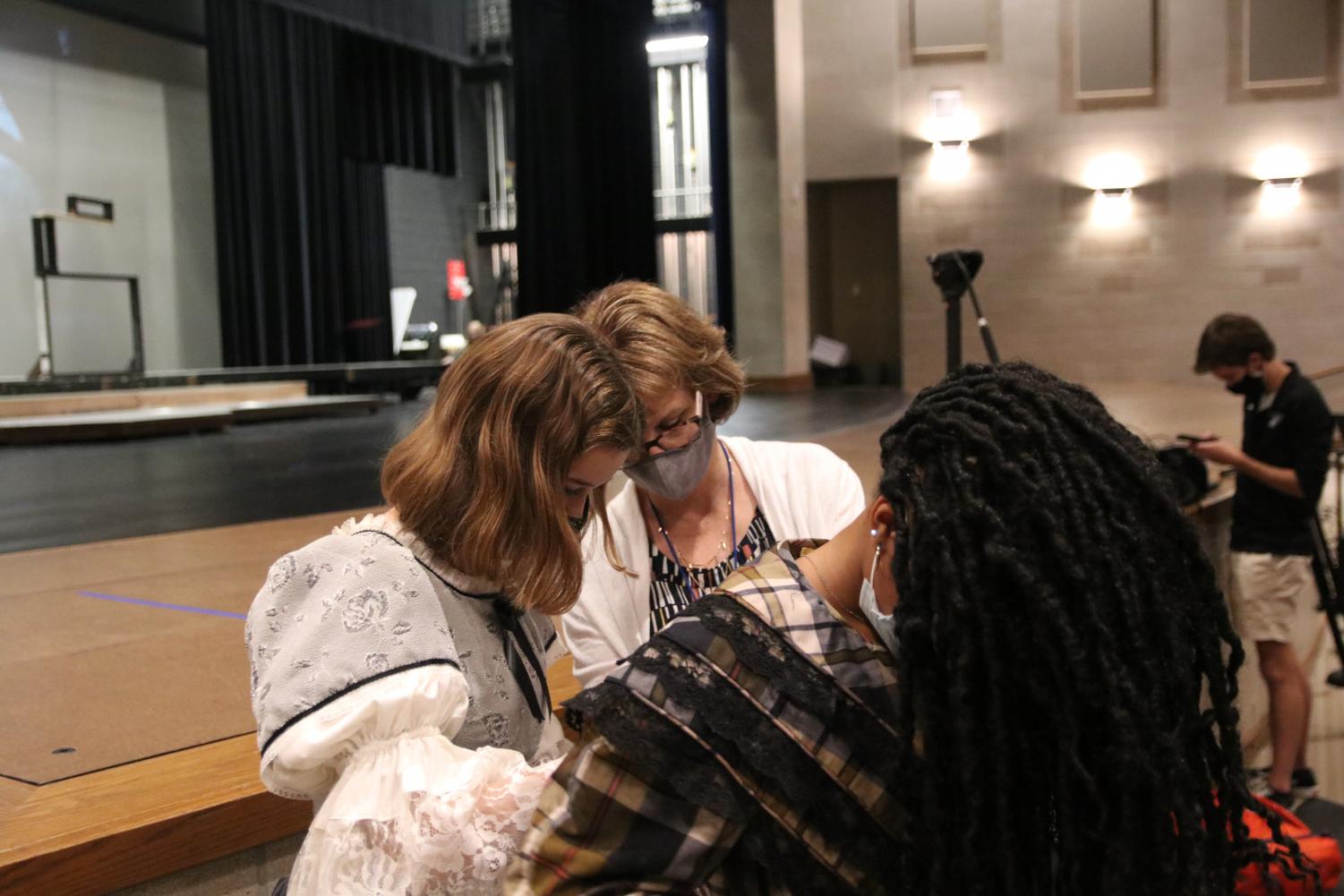 photo gallery: behind the scenes of the play