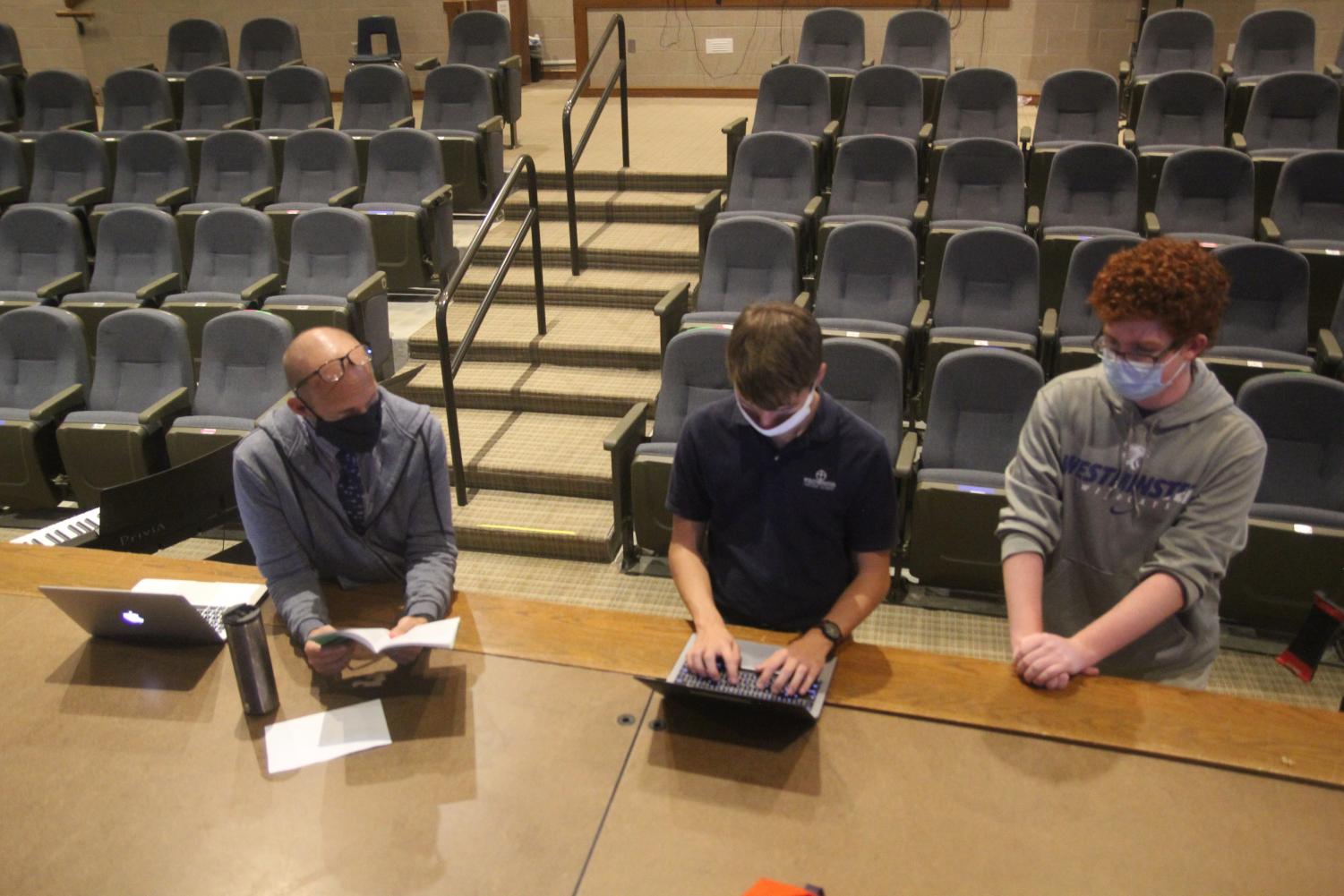 photo gallery: behind the scenes of the play