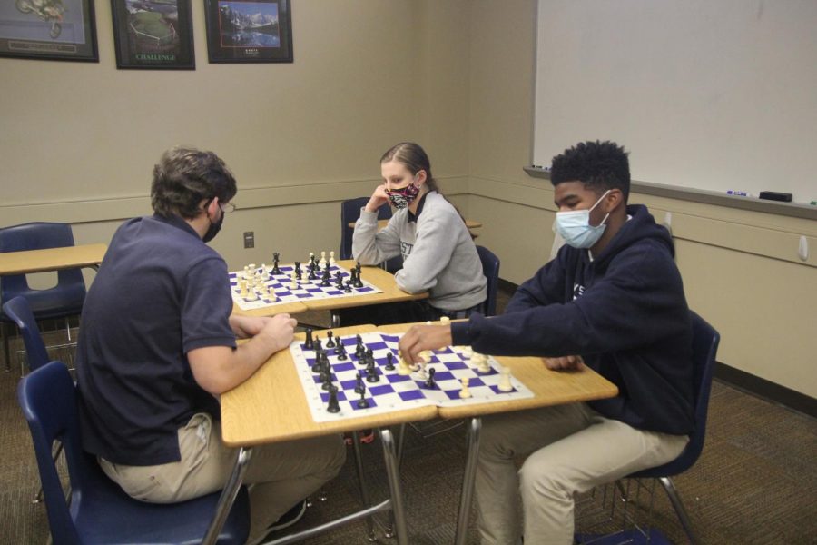 A spiring chess master here at WCA plays two people at the same time. 