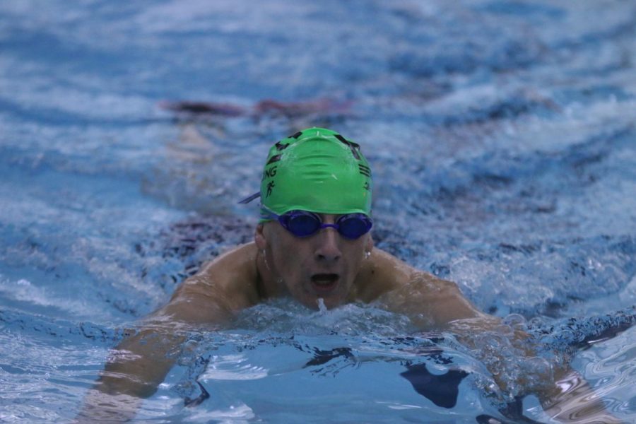 A close up with Jacob Schloss as he swims to the wall. 