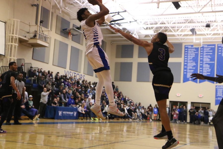 Kobi Williams, junior, hits a fadeaway jumper.