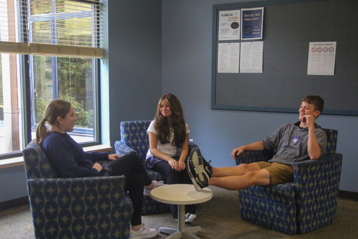 Three Students Enjoy Each Others Company in the Commons During Connect